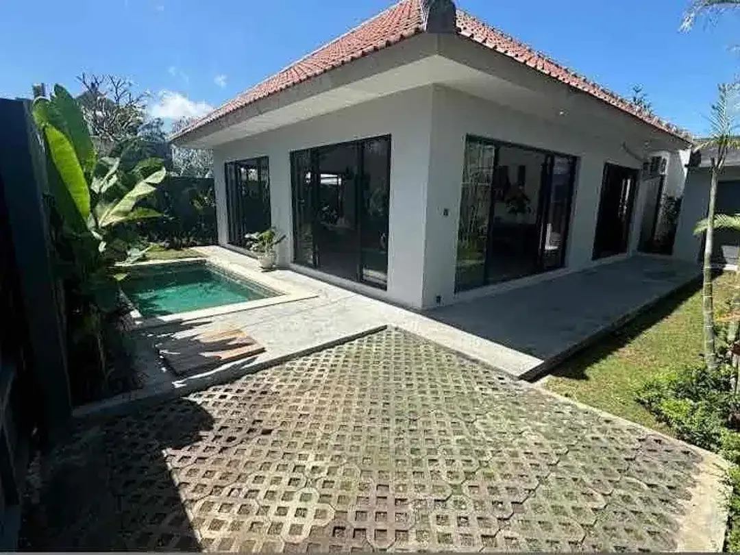 For sale leased hold 27 years villa kerobokan kedampang bali - Image 1 of 10