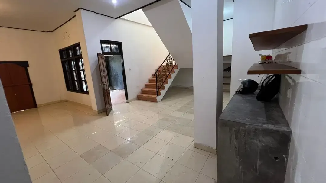 FOR RENT RUMAH SIAP HUNI BISA BUAT KANTOR STARTEGIS DI RENON - Image 6 of 7