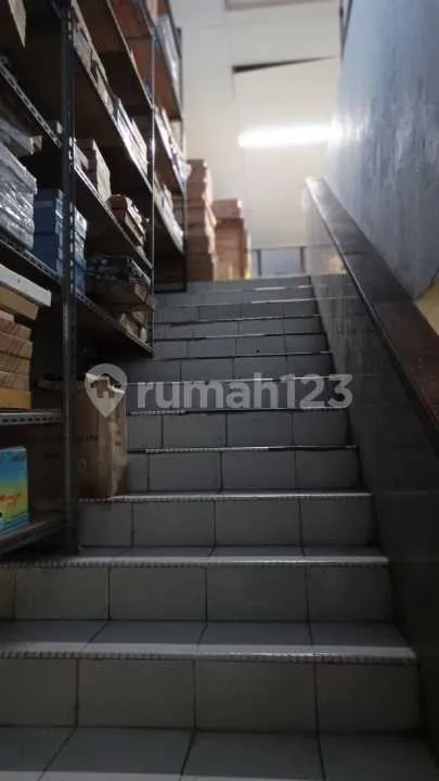 Dijual Ruko atau Gedung 3 Lantai dengan Parkir Luas di Denpasar Timur - Image 3 of 4