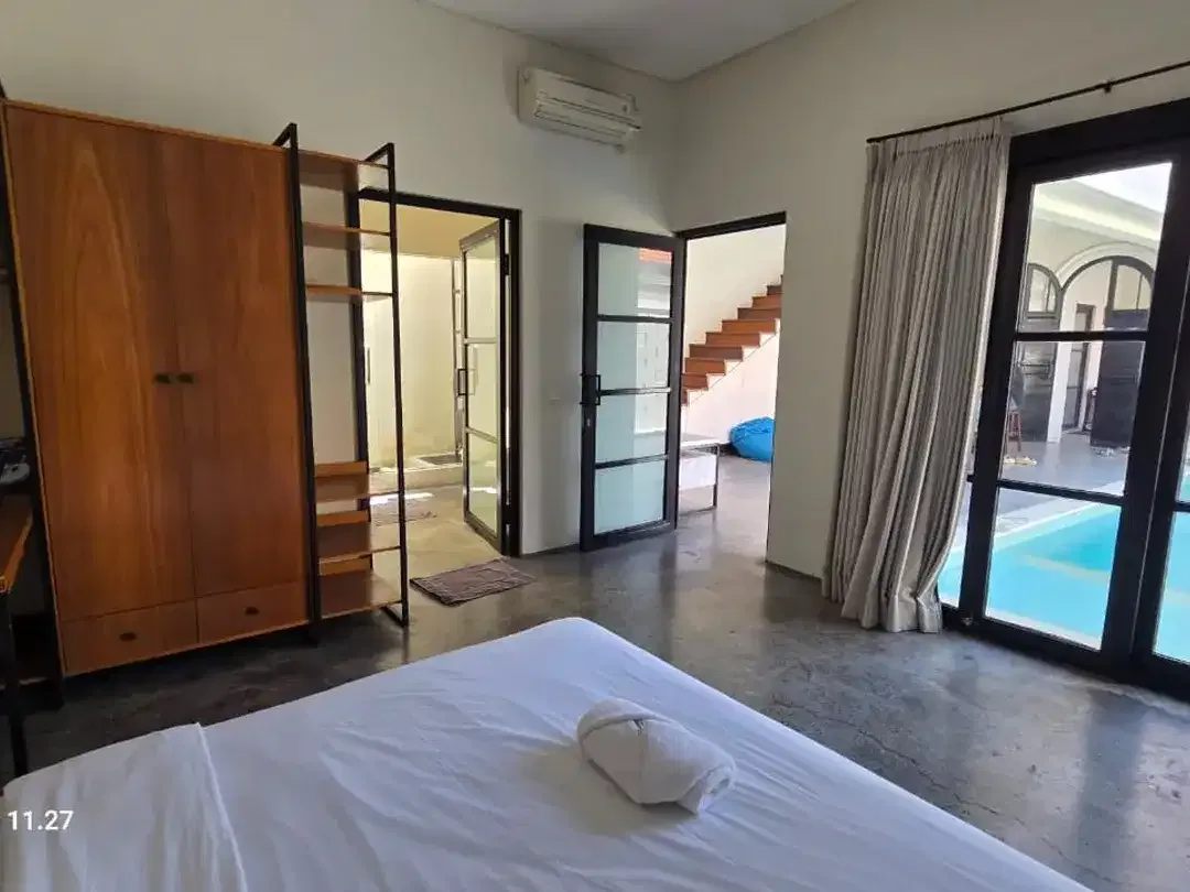 MINIMALIST MODERN VILLA AT CANGGU ONLY 5 MIN TO BEACH FOR LEASE - Image 9 of 10