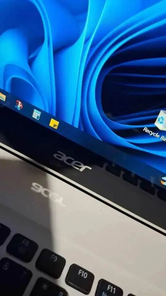 Laptop Acer V3 Touchscreen Core i5 Ram 6 Gb SSD 256 Gb KONDISI MINUS - Image 8 of 8