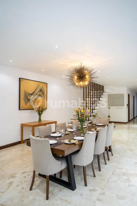 Luxury Villa 4Br Berawa Canggu dengan Private Pool Dekat Pantai - Image 4 of 4