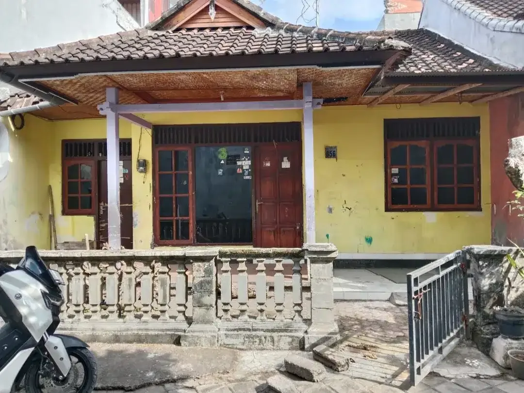 Di Jual Tanah 1 Are + Rumah - Padang Sambian - Denpasar Barat - Image 1 of 5