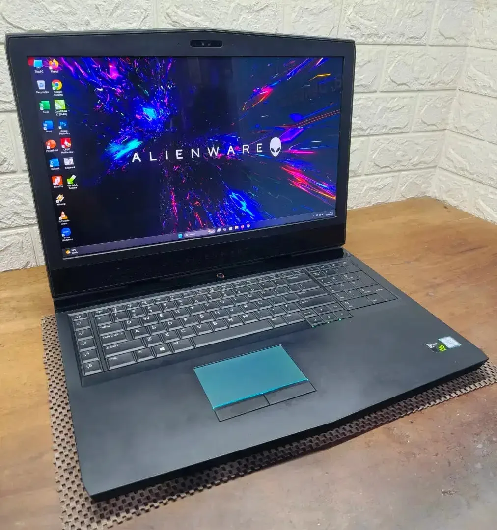 Dell Alienware 17 R4 intel Core i7 Gen-7 (16/512gb) GTX 1070 8gb JOSS - Image 1 of 4