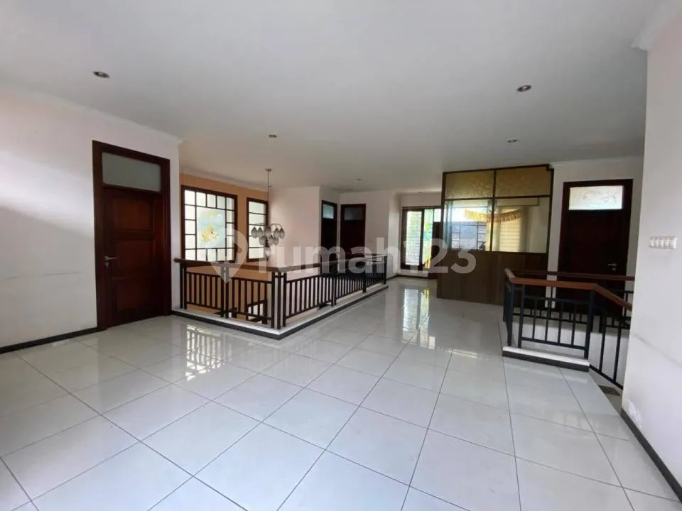 Rumah Besar 2 Lantai Strategis Pusat Kota, Gatsu Tengah, Denpasar - Image 3 of 4