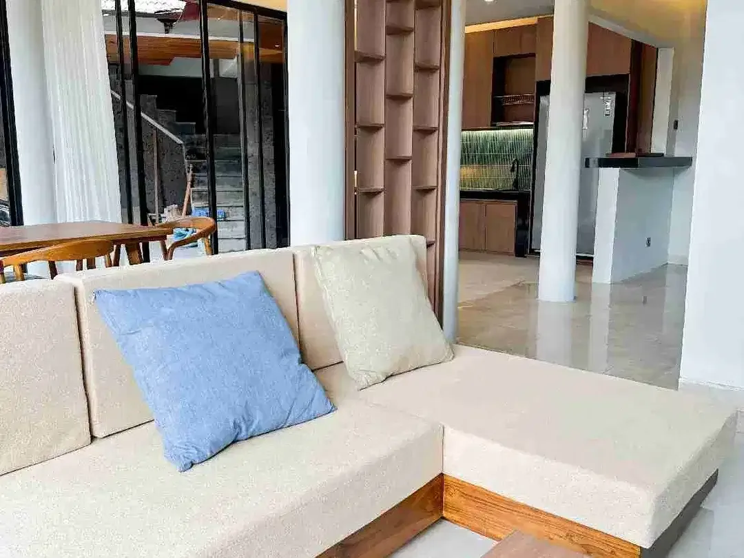 Jual Villa 1lt Furbished area Lokasi Jl Raya Canggu lingkungan Strstegis untuk Hunian / Investasi - Image 4 of 10