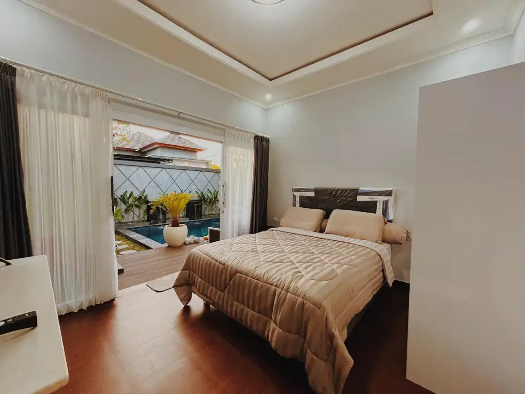 Villa Cantik 2 Bedroom Furnished Dekat Kerobokan Badung Bali - Image 2 of 10