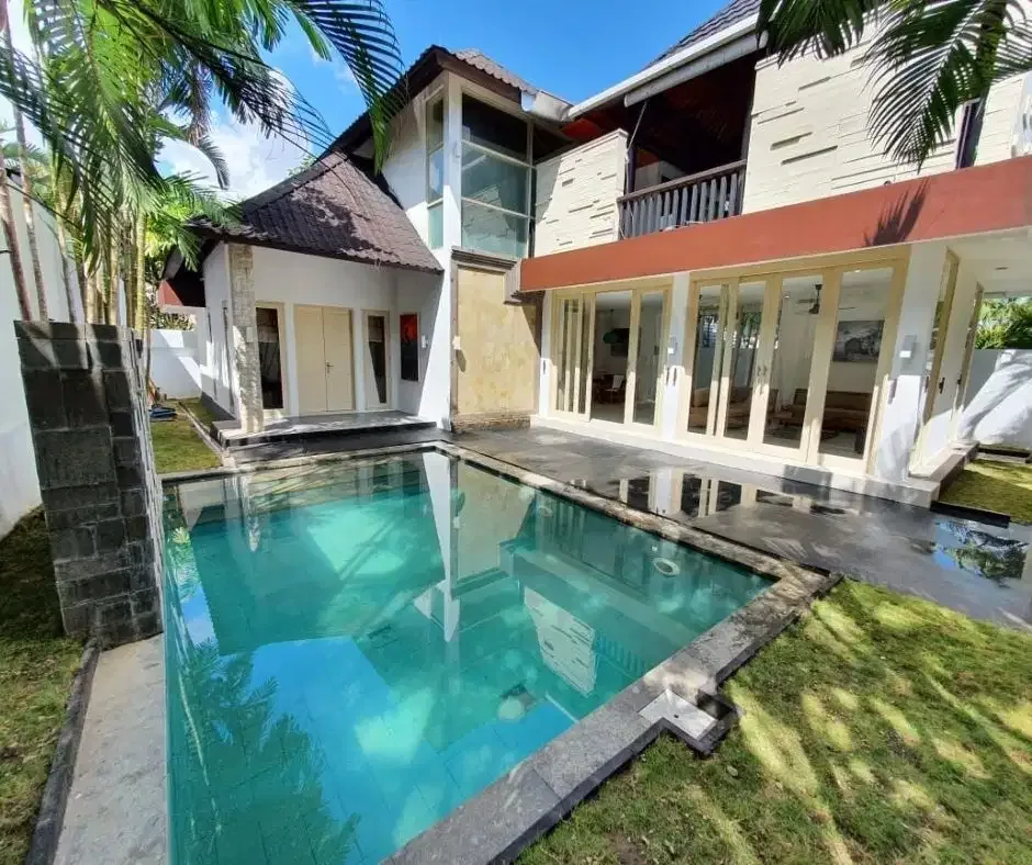 Tropical Villa Pantai Canggu - Image 2 of 10