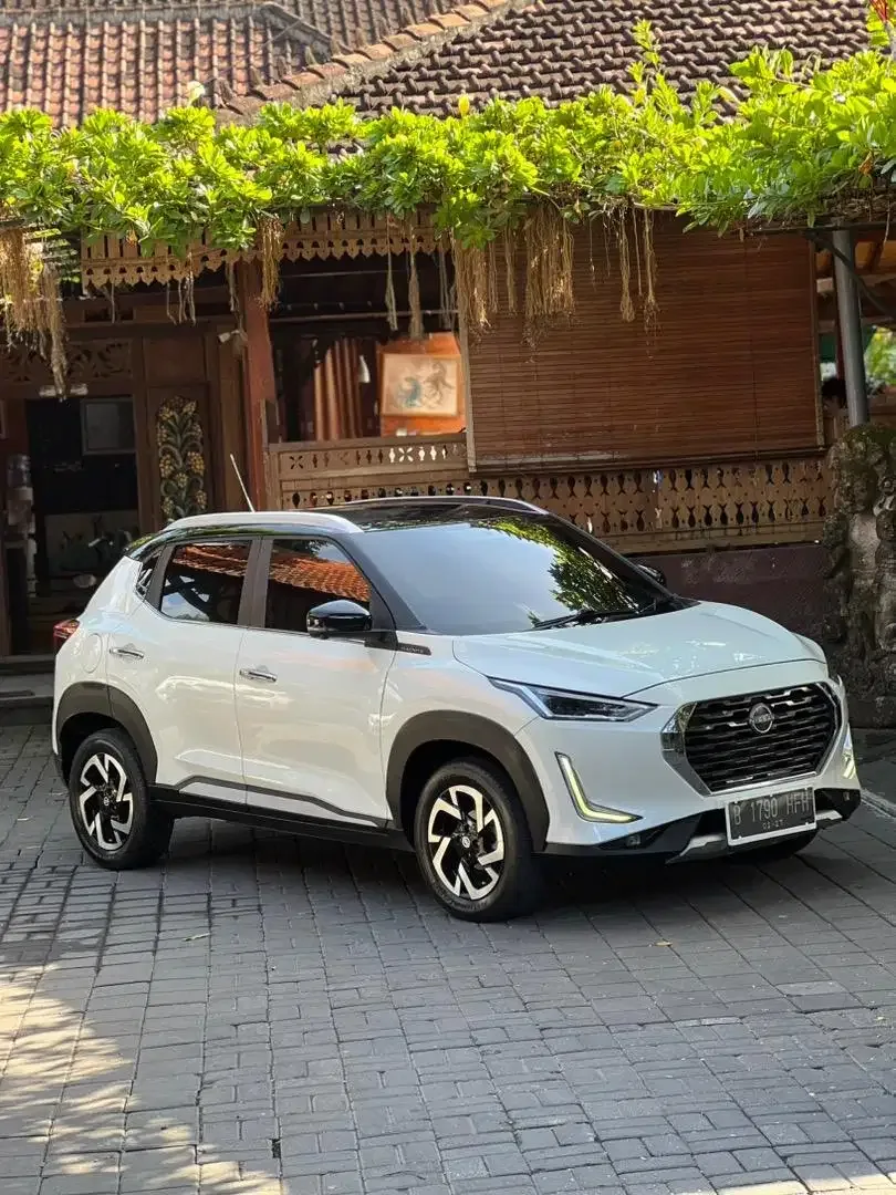 Nissan Magnite Premium 1.0 Turbo CVT - Image 1 of 10