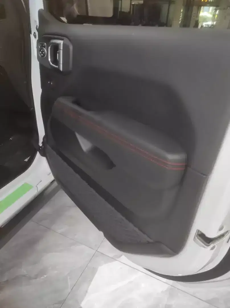 Jeep rubicon JL 2.0 AT turbo 4x4 putih - Image 7 of 8