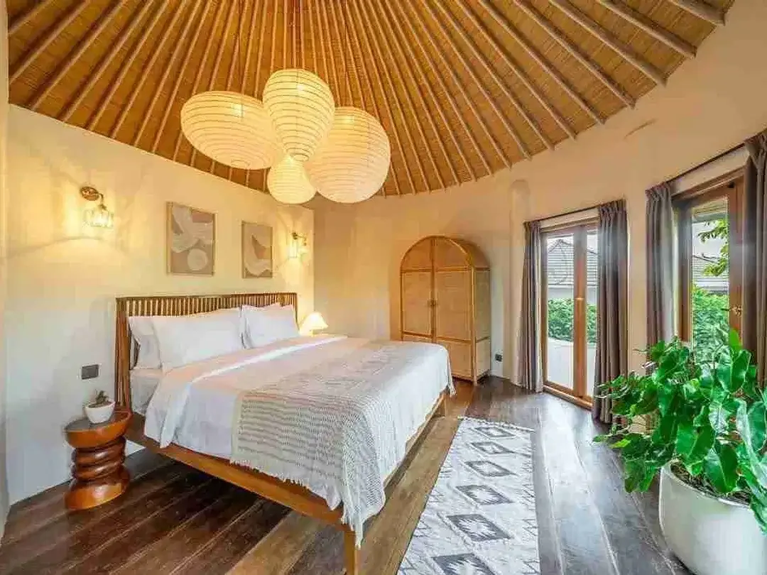 6 BEDROOMS KUNTI VILLA SEMINYAK FOR LONG LEASE SALE - Image 5 of 10
