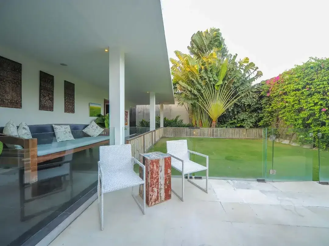 Spacious 3 Bedroom Villa on Large Land in Prime Seminyak Bali for Sale Leasehold - Image 6 of 10