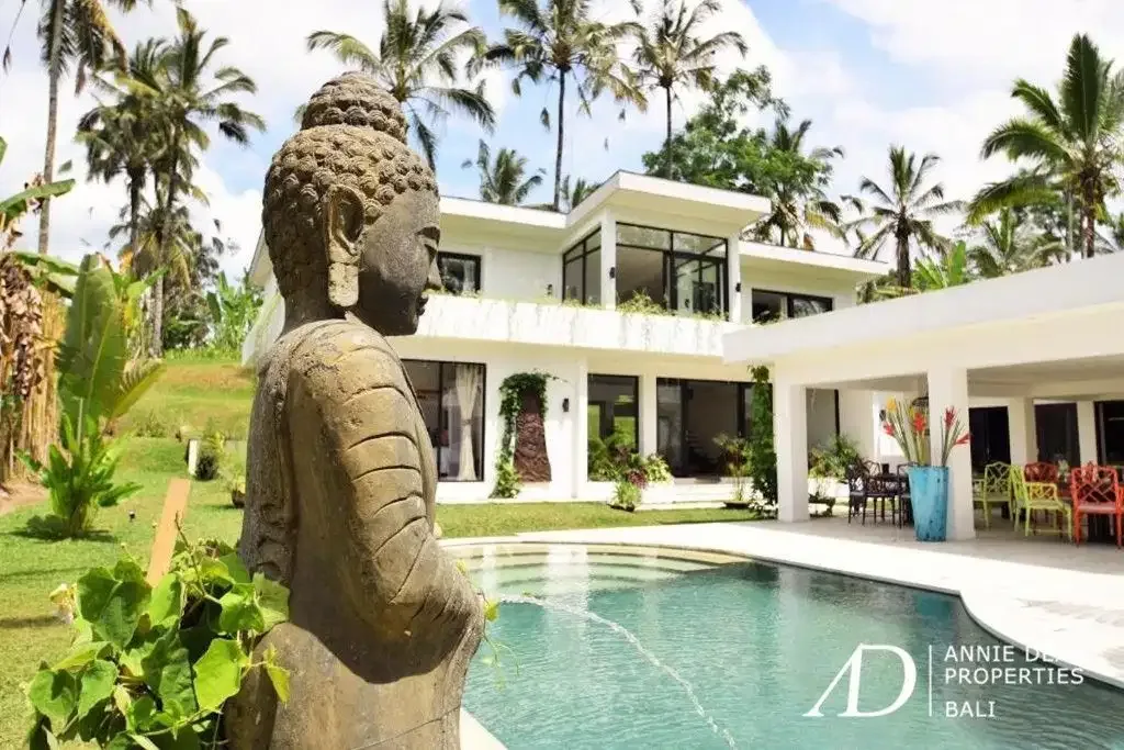 FREEHOLD MODERN HILLSIDE VILLA OVERLOOKING TO THE NATURE - Image 5 of 10