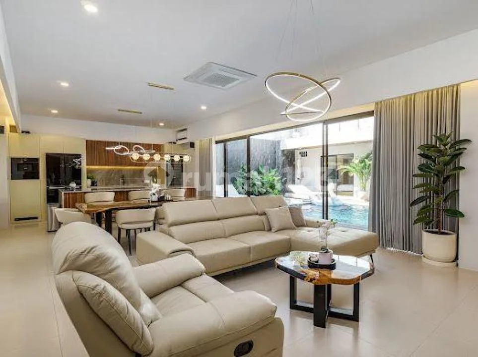 Luxury Villa Central Seminyak - Image 3 of 4
