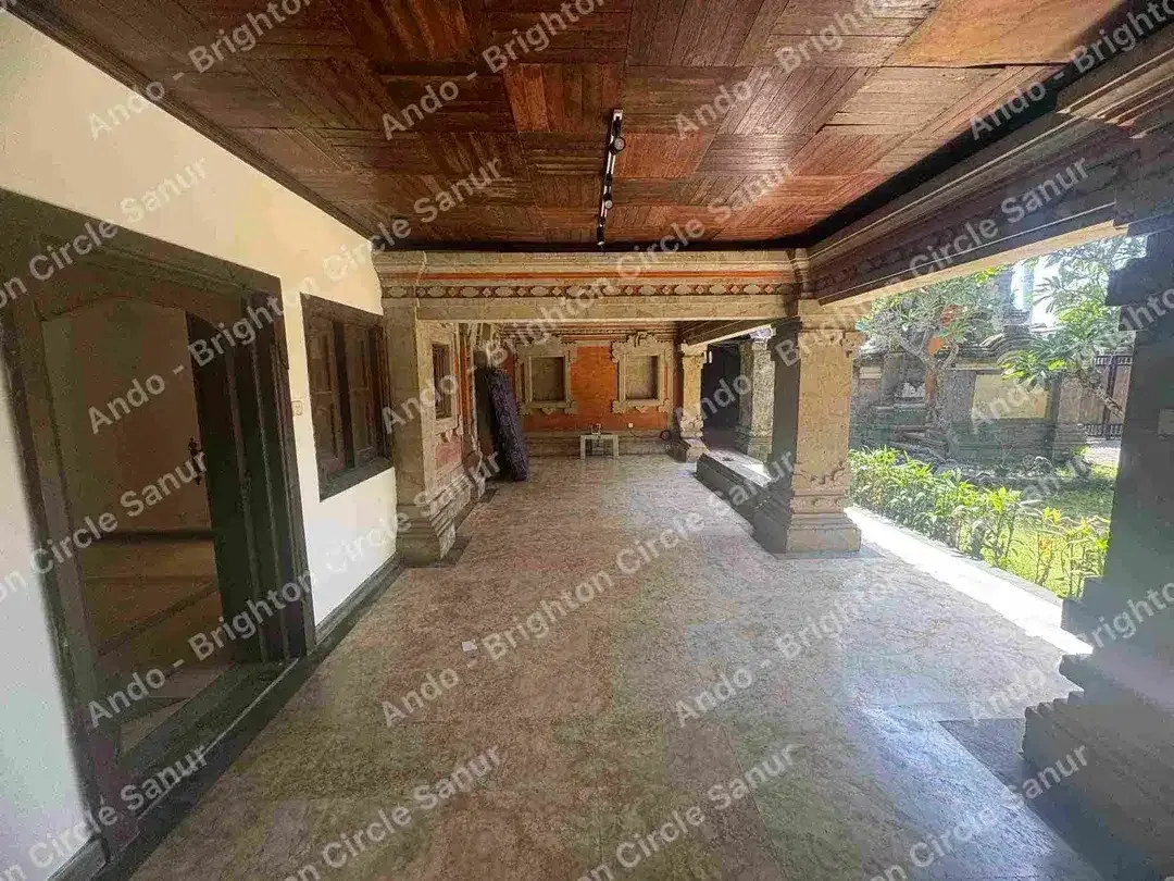 5,5 ARE RUMAH ETNIK BALI DENGAN TANAH LUAS DEKAT PANTAI SANUR - Image 4 of 10