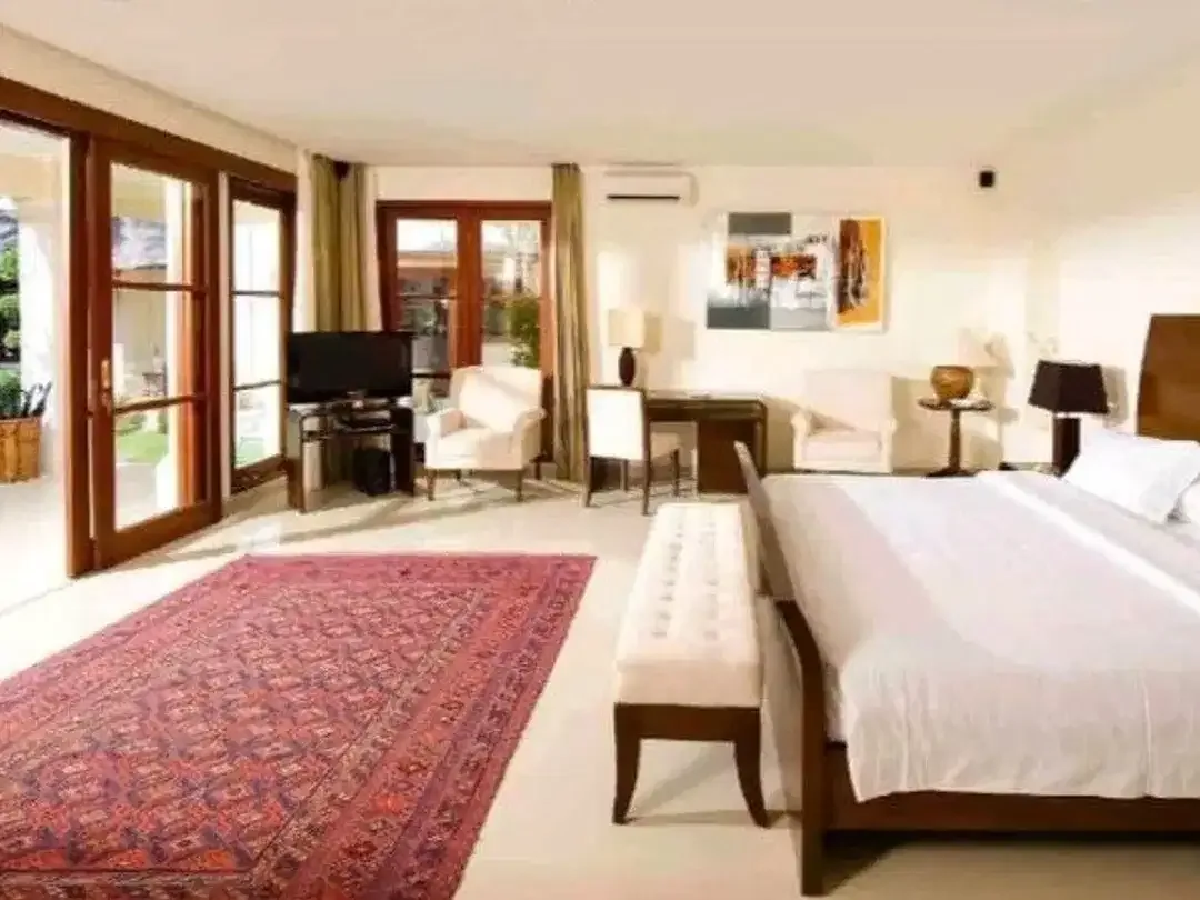 LUXURY VILLA ESTATE SANUR – 30 ARE, 8 BEDROOM - Image 9 of 10