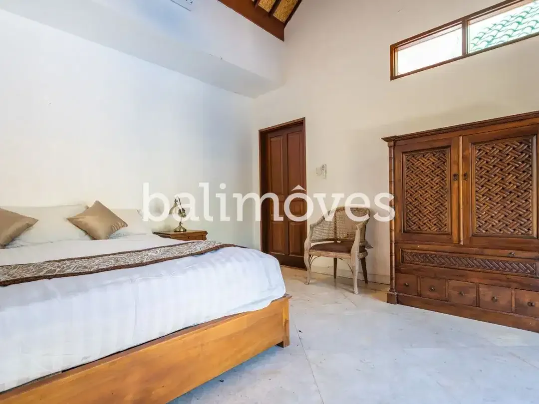 Empat Kamar Tidur Bergaya Modern Di Tepi Pantai Sanur - Image 8 of 10