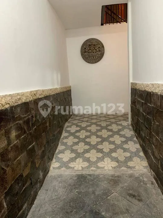 Villa Strategis Dekat Pantai Furnished With Pool, Seminyak Badung - Image 3 of 4