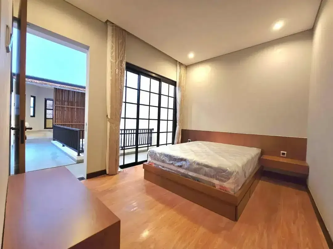 BRAND NEW VILLA 3BR WITH ROOFTOP FURNISHED BEST LOKASI DI NUSA DUA - Image 8 of 10