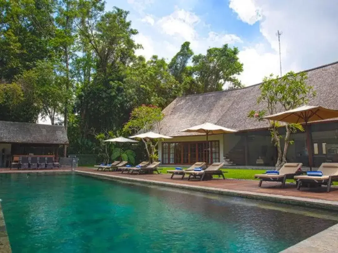 Villa 7 Bedrooms Freehold in Great Location Kerobokan, Canggu - Image 2 of 10