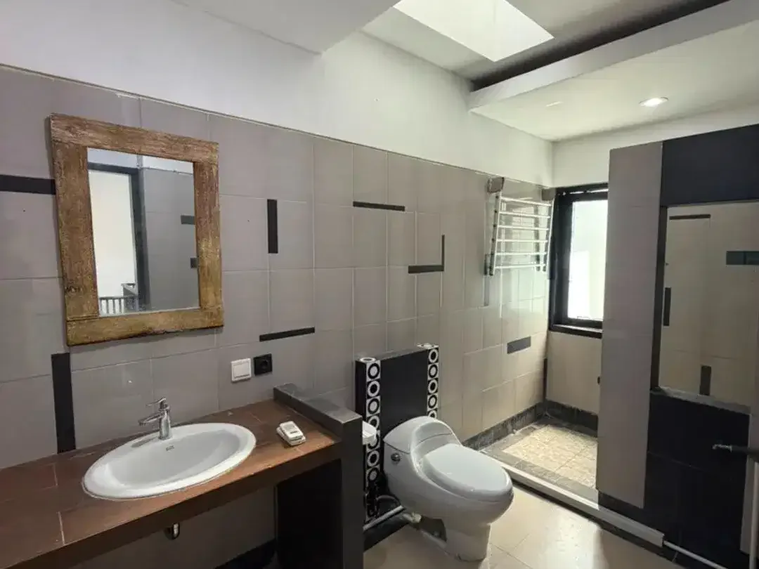 Rumah Cantik Minimalis Kerobokan Dekat Denpasar Badung Bali - Image 9 of 10