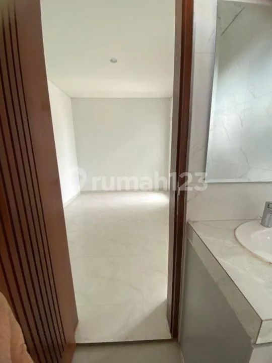 Dijual Rumah Baru Depan Level 21 Mall - Image 3 of 4