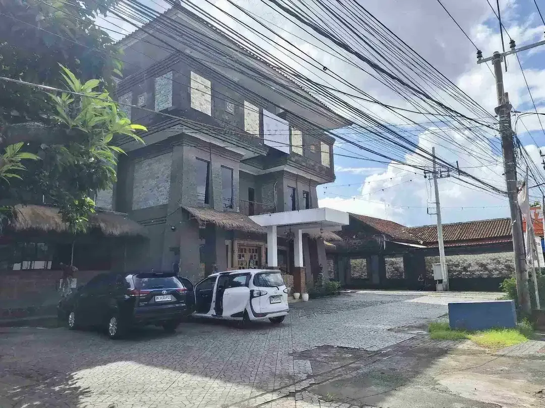 Gedung 3 Lantai Ex Restaurant dan Kantor di Bypass Sanur - Image 1 of 10