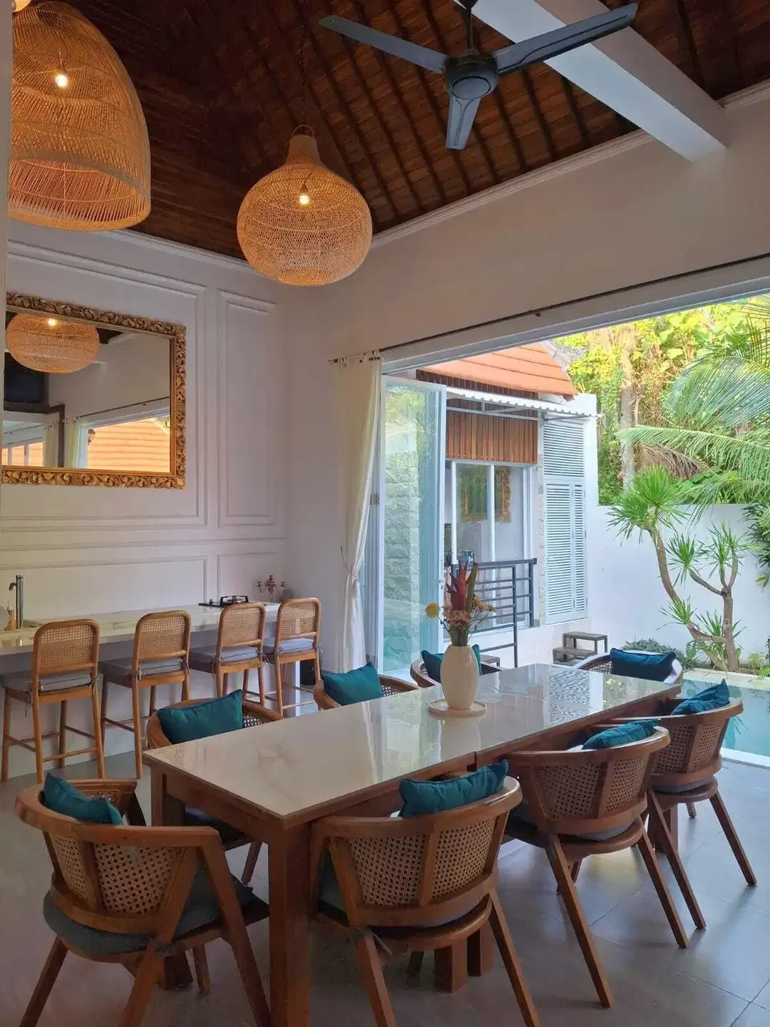 Luxury Villa Modern Minimalis Lokasi Strategis Umalas Bali - Image 7 of 10