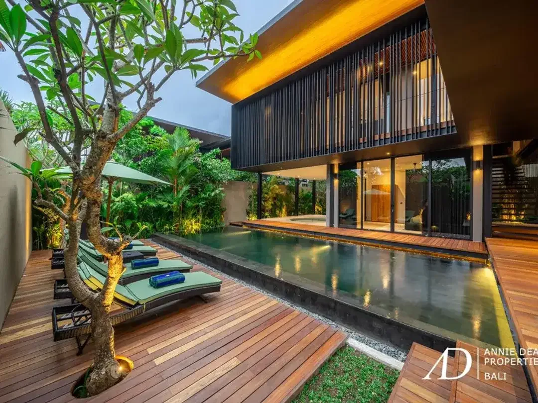 LEASEHOLD | MODERN LUXURY TROPICAL VILLA IN CENTRAL SEMINYAK - Image 9 of 10