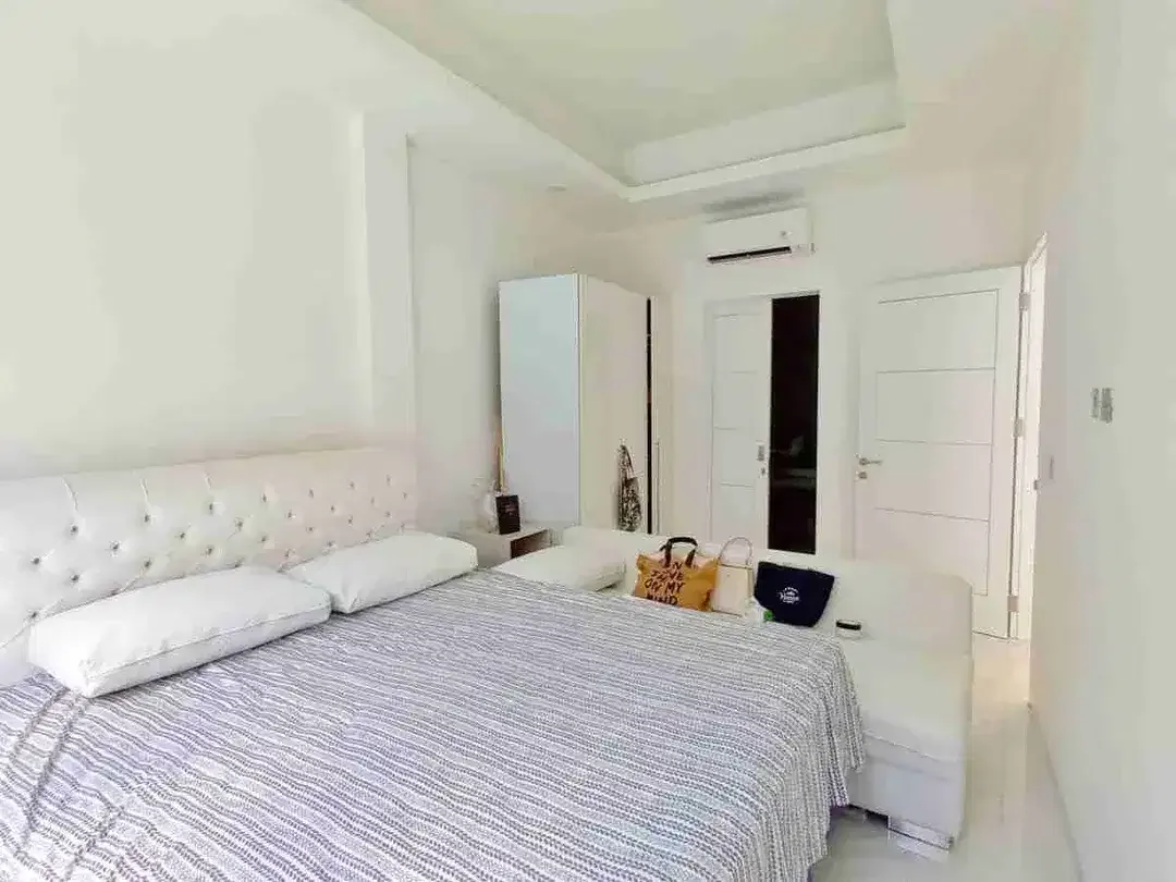 Dijual villa lokasi  Jalan Pura Masuka Gg. Camp Ungasan Badung - Bali.

Lokasi tenang dengan lingkungan villa - villa mewah dan dekat dengan Pantai Melasti - Image 8 of 10