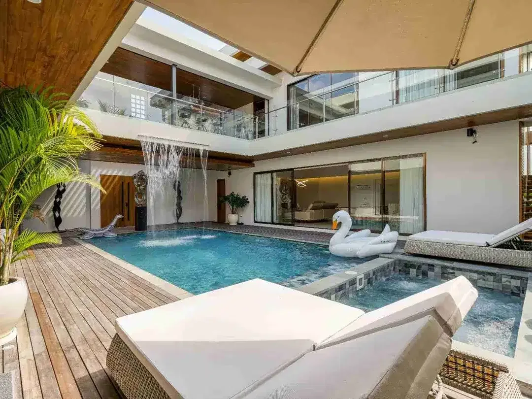 Luxury Villa Modern Kontemporer Seminyak Dekat Pantai - Image 2 of 10