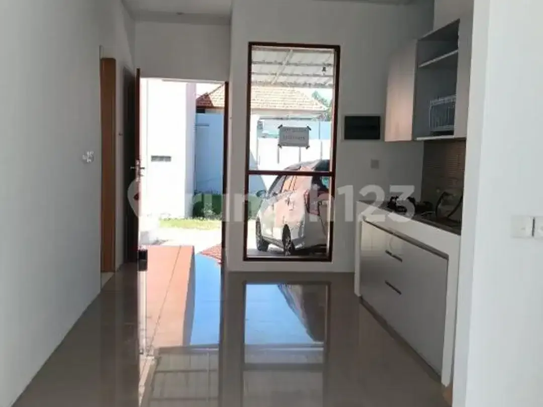 Villa Sejuk dan Tenang Cocok untuk Hunian Bersama Keluarga - Image 3 of 10