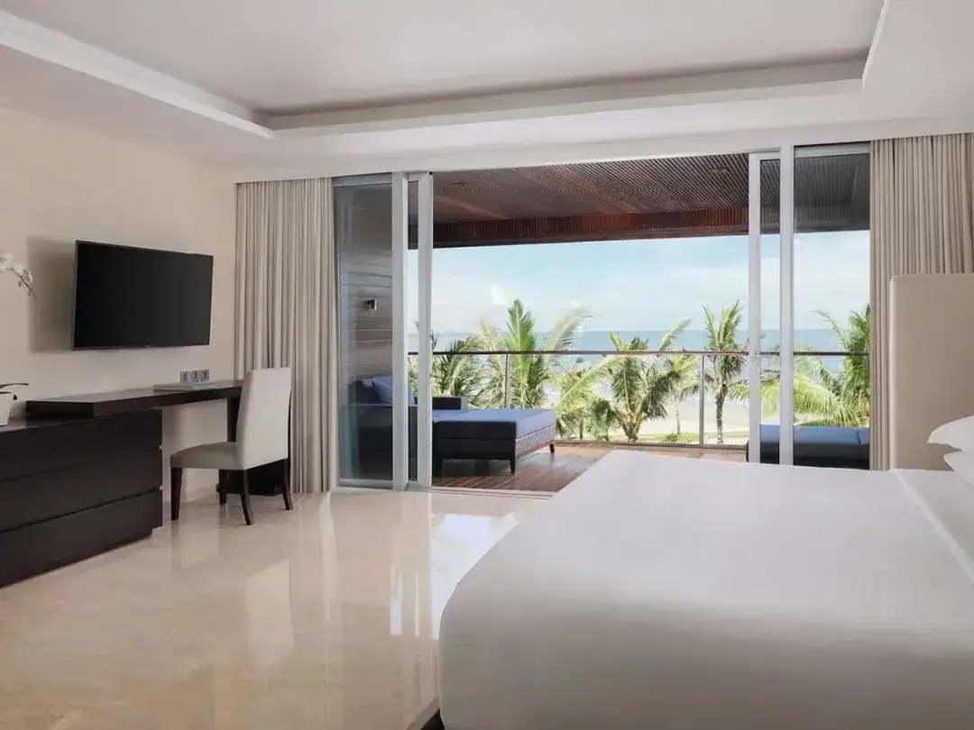 Leasehold - Luxurious Oceanfront Penthouse in Canggu with Private Rooftop Pool - Image 4 of 8
