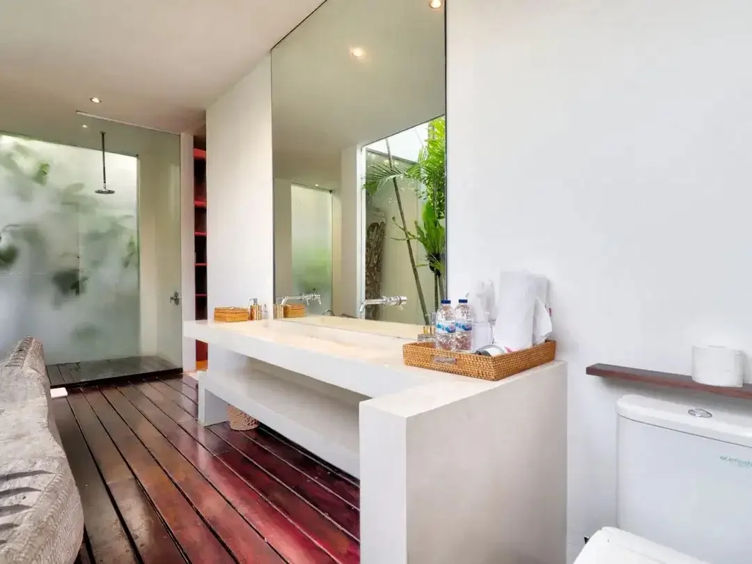 Prime 4 Bedroom Leasehold Villa Near Seminyak Beach Bali for Sale Leasehold - Image 9 of 10