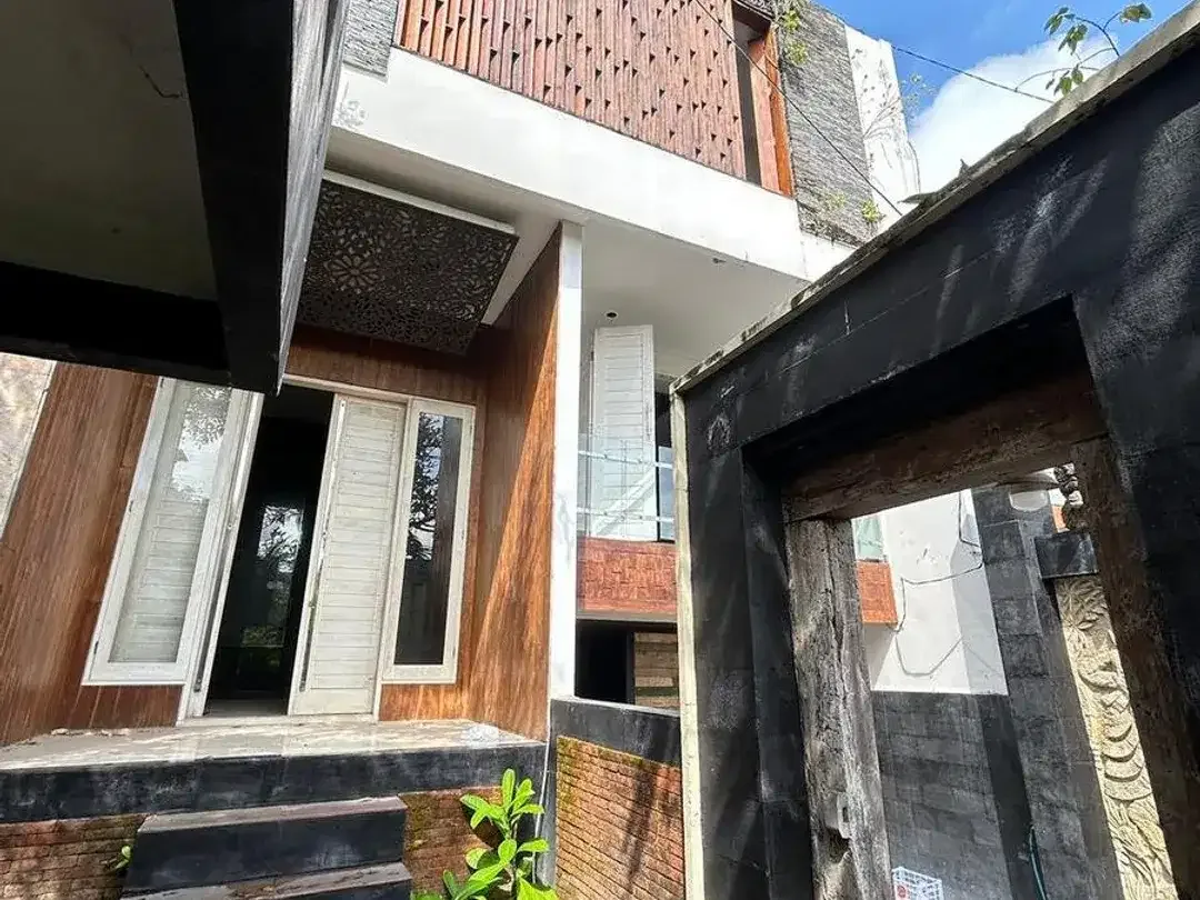 Rumah besar diperumahan elit dijual, Area Renon. - Image 1 of 10