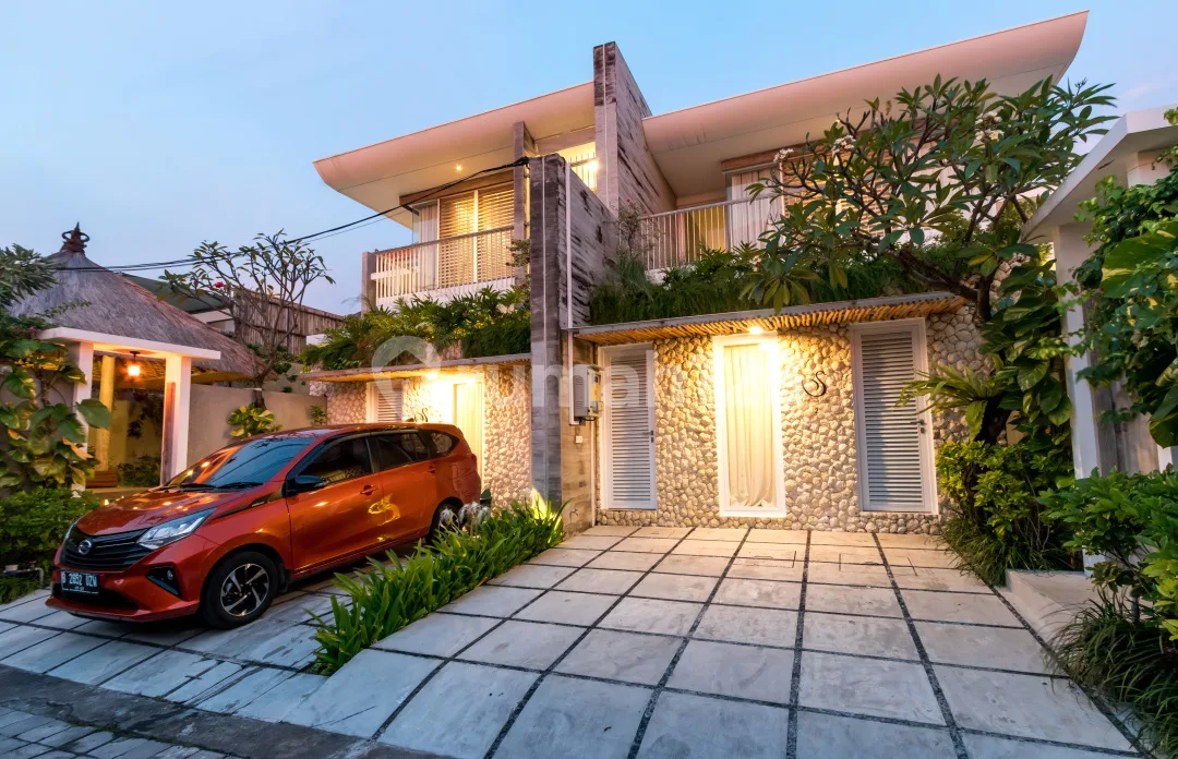 Luxury 3Br Villa In Kerobokan | Beachside Bliss & Fully Furnished - Image 2 of 4
