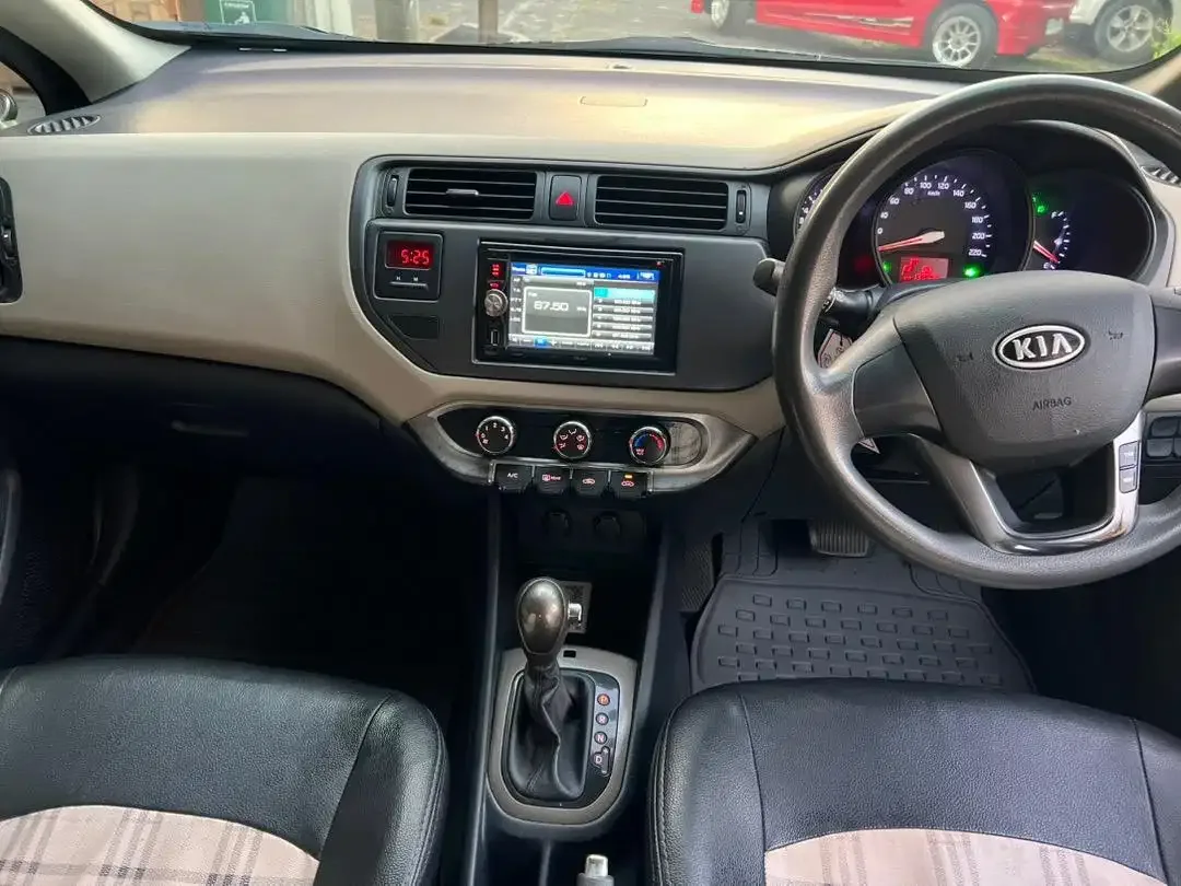 Kia rio se 2012 matic - Image 9 of 10