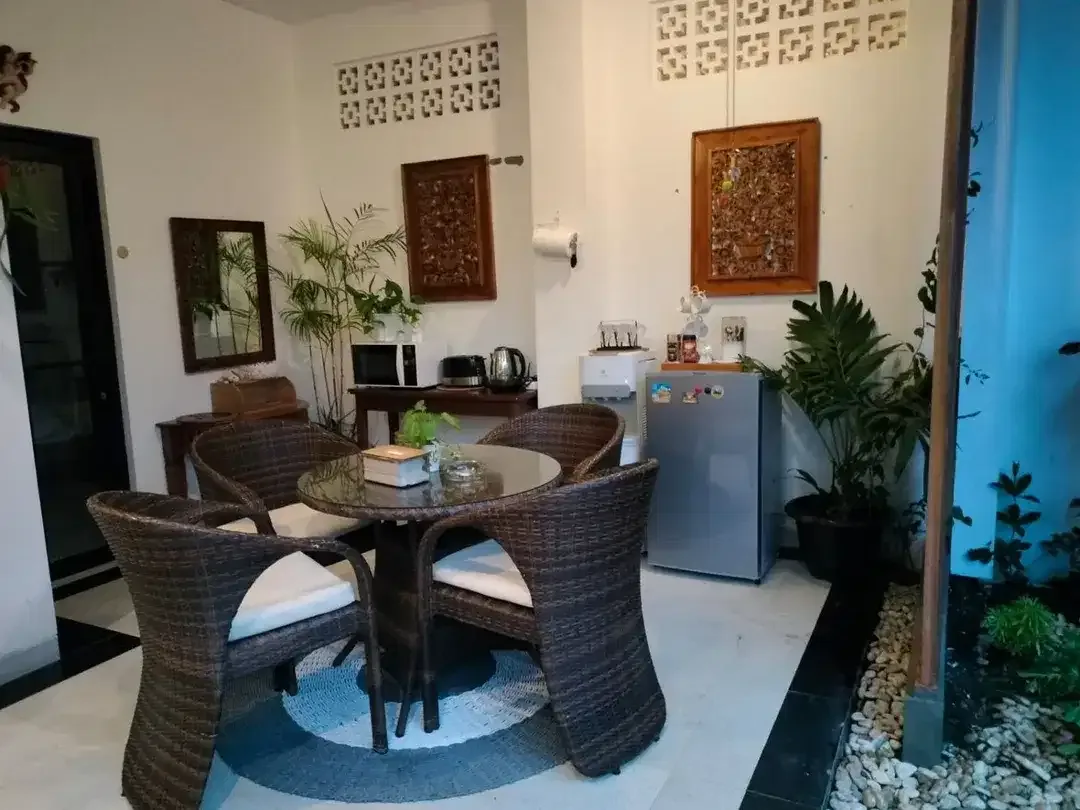 VILLA READY UNIT SEMI FURNISH KAWASAN PREMIUM DI AREA UMALAS BUMBAK - Image 3 of 9