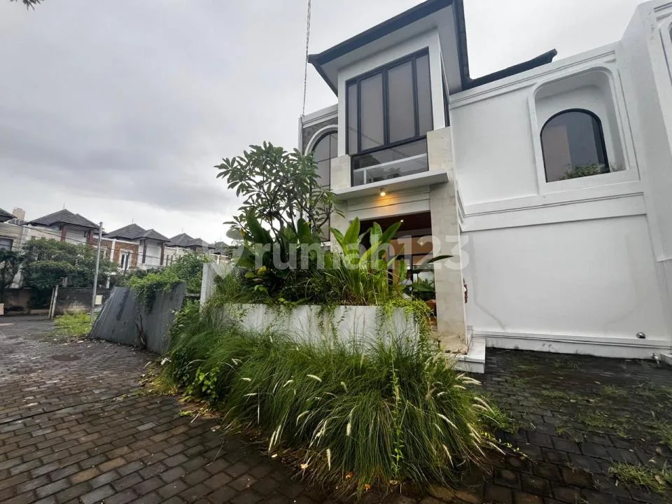 Modern Villa 3 Bedrooms Royal Garden Taman Giri 3 Bedrooms 177MÂ² - Image 3 of 4