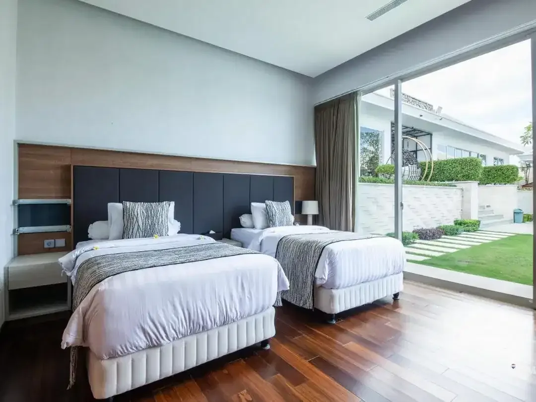 Exclusive Cliff-Front Luxury Villa with Spectacular Ocean View in Pandawa, Nusa Dua. - Image 8 of 10