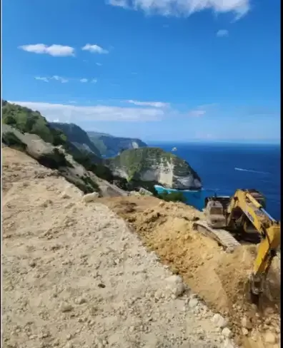 Land Near Sea Cliff Of Nusa Penida Beach - Image 6 of 10