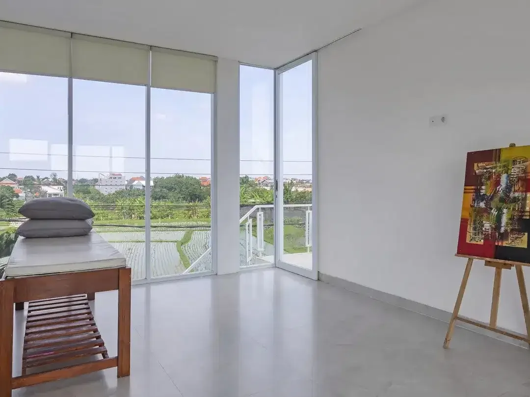 Leasehold - Stunning 5-Bedroom Luxury Villa with Ocean View in Canggu - Image 7 of 10