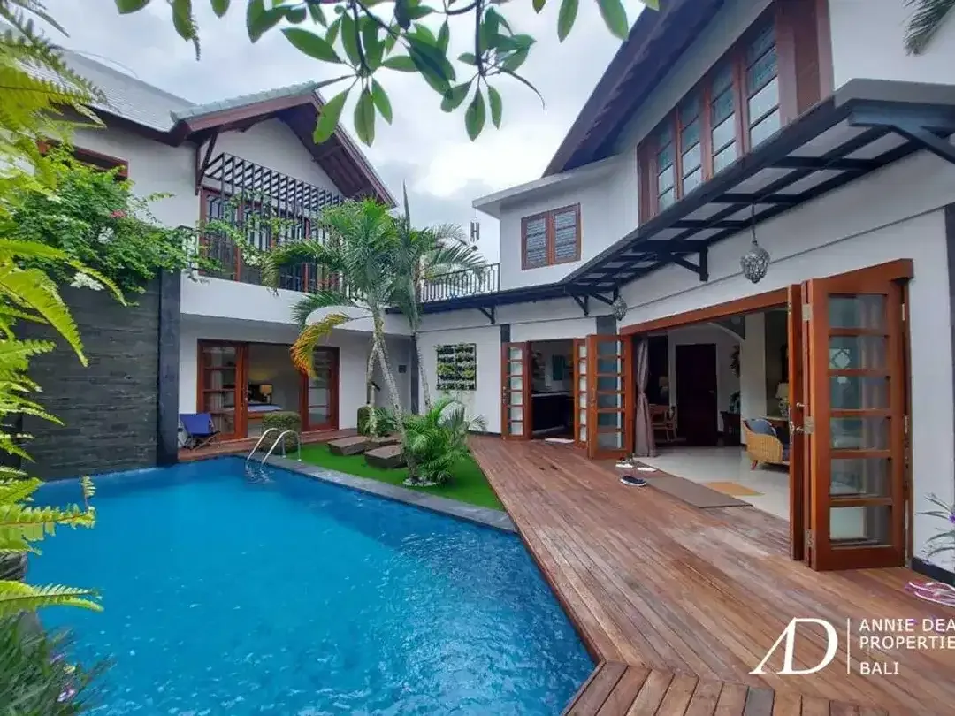 FREEHOLD TROPICAL DESIGN 3-BEDROOM VILLA IN SEMINYAK - Image 2 of 10