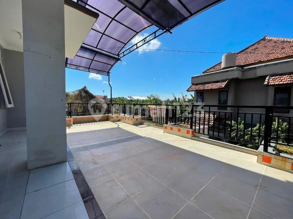 Di Jual Rumah 3 Lantai di Jimbaran - Image 2 of 4