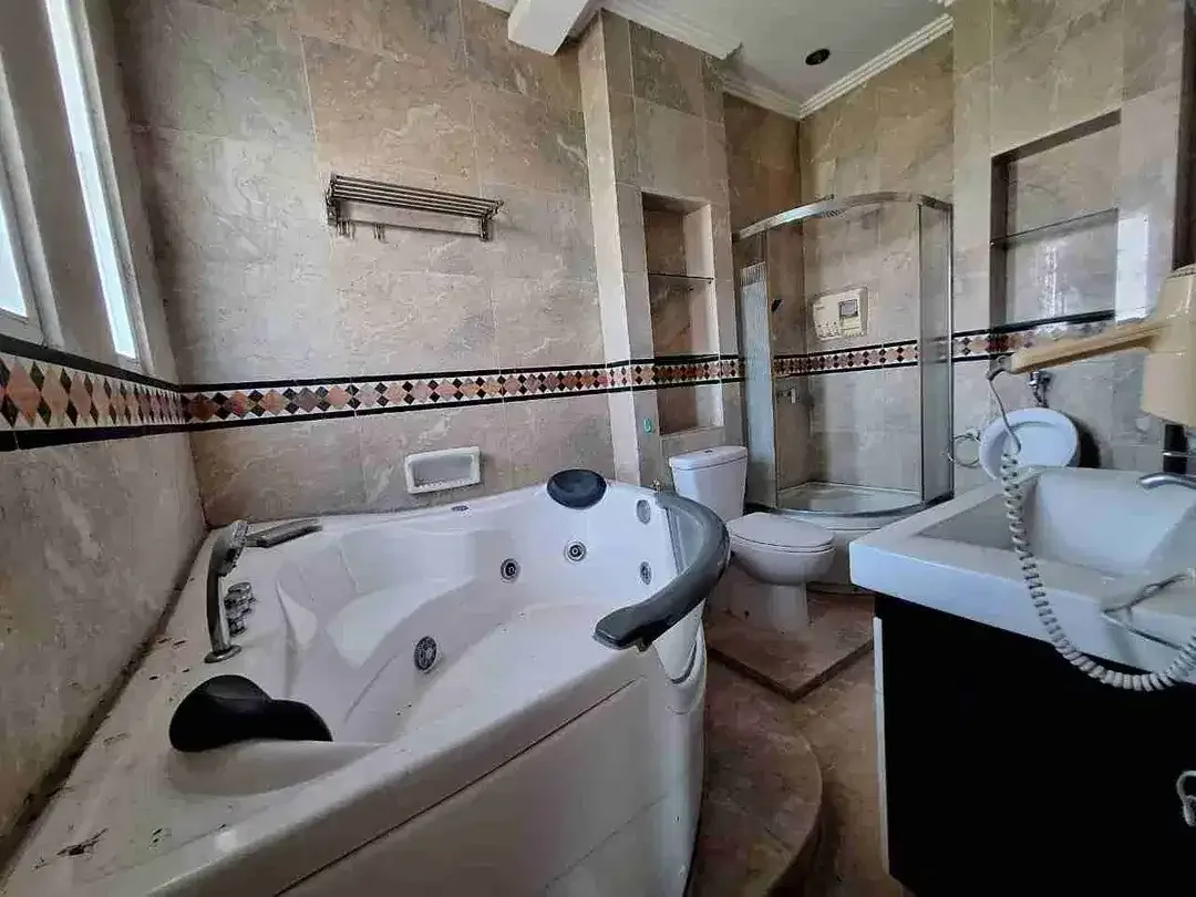 Rumah Sewa di Kerobokan Dekat Seminyak – Jl. Mertanadi, 4 Kamar Tidur, Private Pool - Image 9 of 9