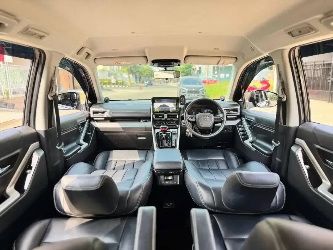 Toyota Kijang Innova Zenix 2.0 G AT Upgrade Modellista 2024/2025 - Image 9 of 10
