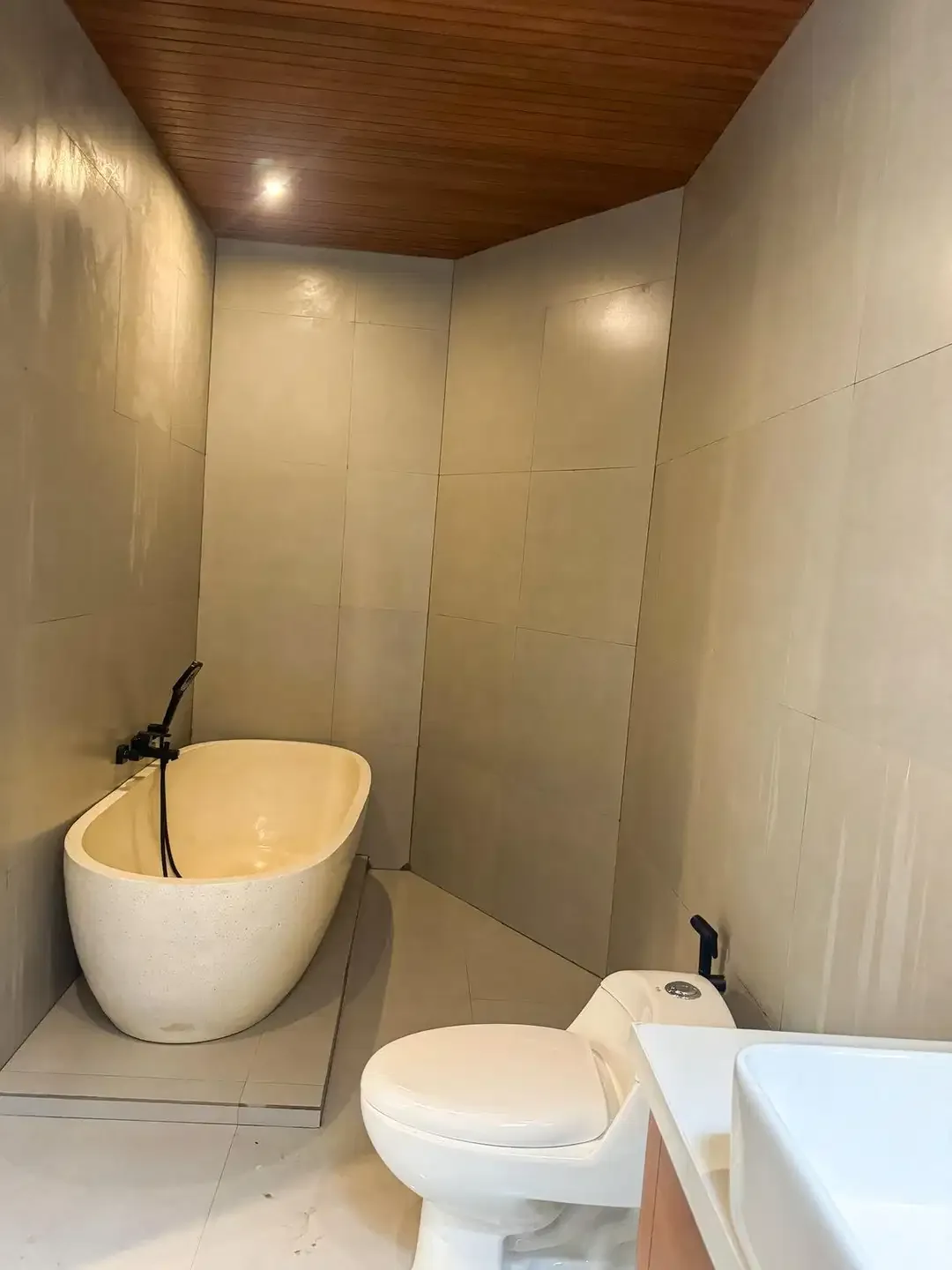 VILLA READY BARU 2 BR PRIVAT POOL DEKAT CANGGU LOKASI STARTEGIS - Image 4 of 10