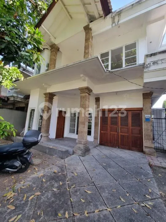 Rumah 2Lt Luas 250M2 di Jl Bisma Legian Kuta - Image 2 of 4