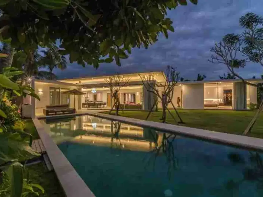 5 BEDROOMS VILLA in BABAKAN CANGGU FOR SALE - Image 2 of 10