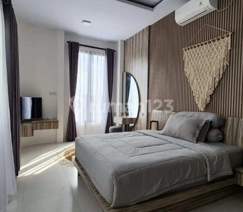 Villa Mewah dengan Balkon Fasilitas Lengkap Strategis di Canggu - Image 3 of 4